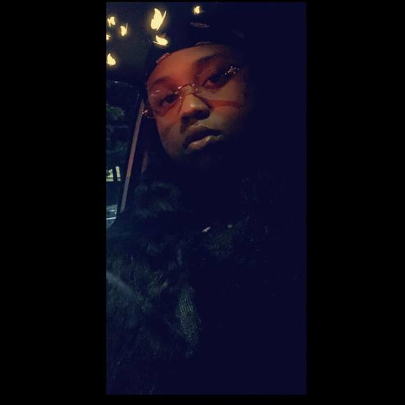 Meet your Posher, Danielle - Picture 1 of 1